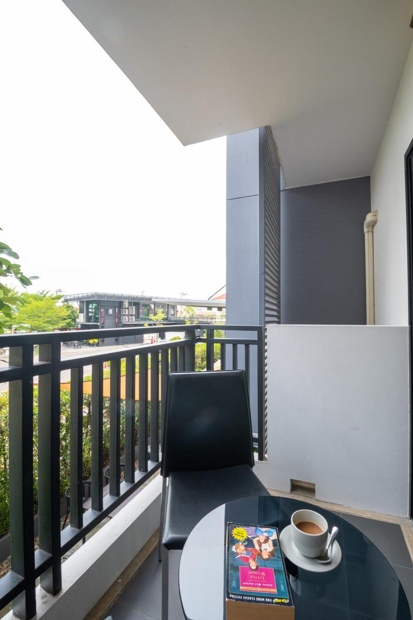 Grand Ever 9 Condotel Nakhonratchasima Buitenkant foto